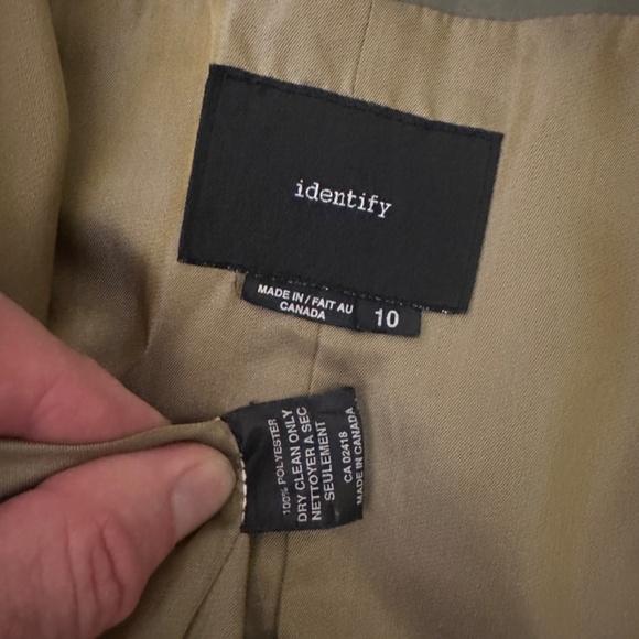 Identify Rubberized Peacoat Size 10 Gently worn 100% polyester raincoat fabric - Picture 4 of 4